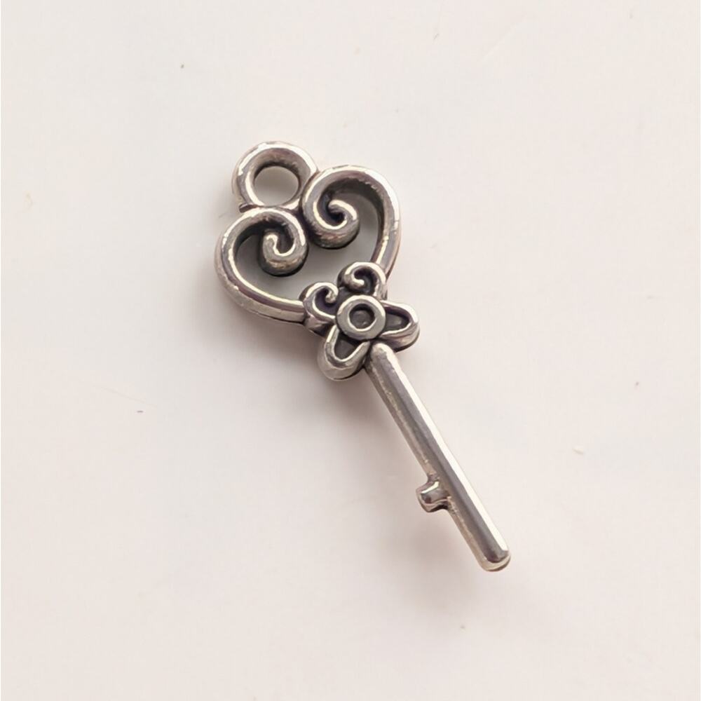 Vintage Silver Tone Ornate Victorian Skeleton Key Mini Pendant Bracelet Charm